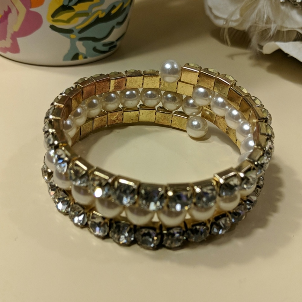 💛 Diamond & Pearl Metal Wrap Bracelet